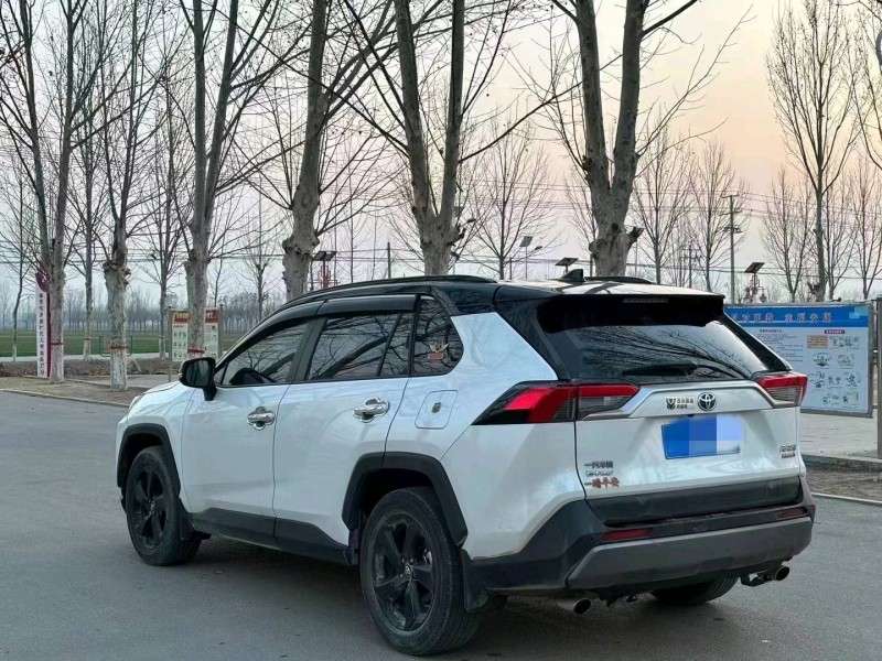 枣庄21年丰田RAV4荣放4