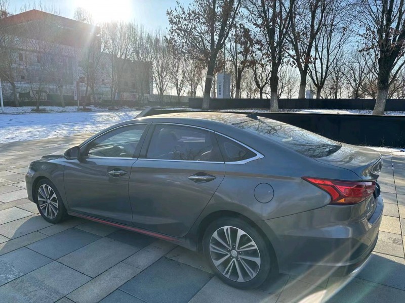 沈陽21年長安汽車銳程CC8