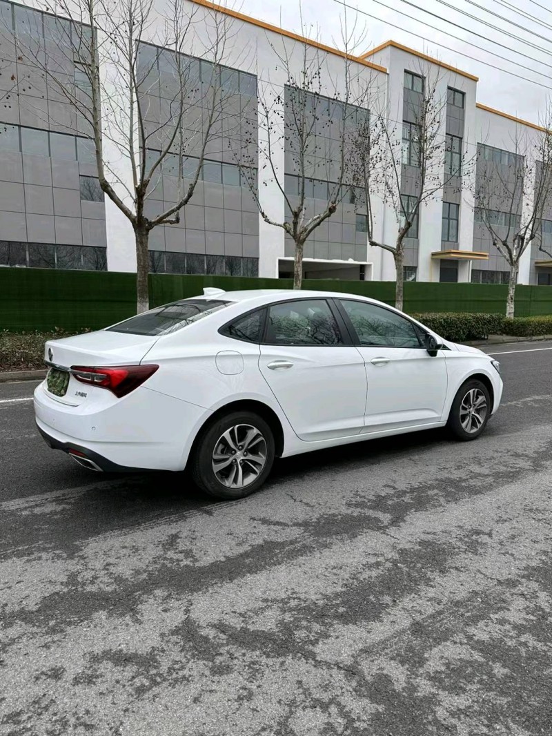 宿迁23年别克威朗7