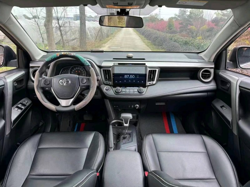 嘉興17年豐田RAV4榮放8