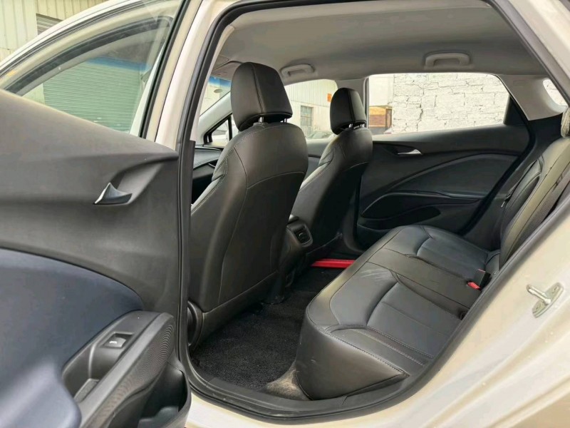 广州23年别克威朗5