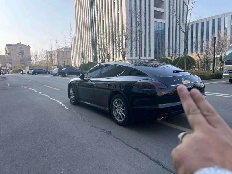 枣庄13年保时捷帕拉梅拉6
