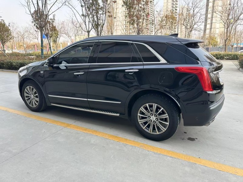 济宁19年凯迪拉克XT55