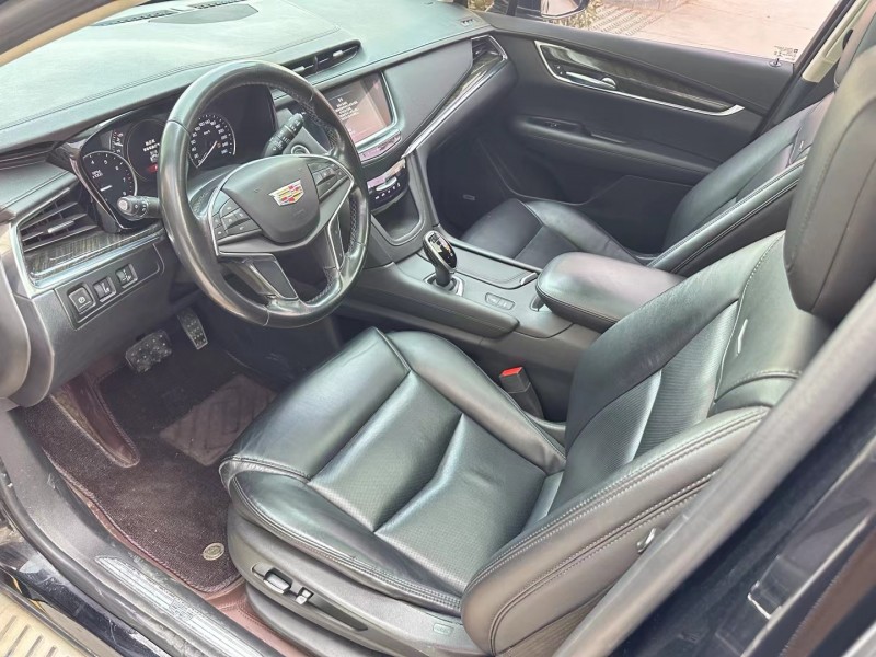 济宁19年凯迪拉克XT56