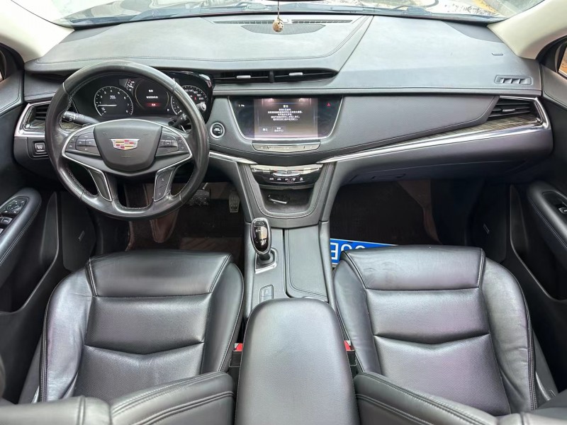 济宁19年凯迪拉克XT58
