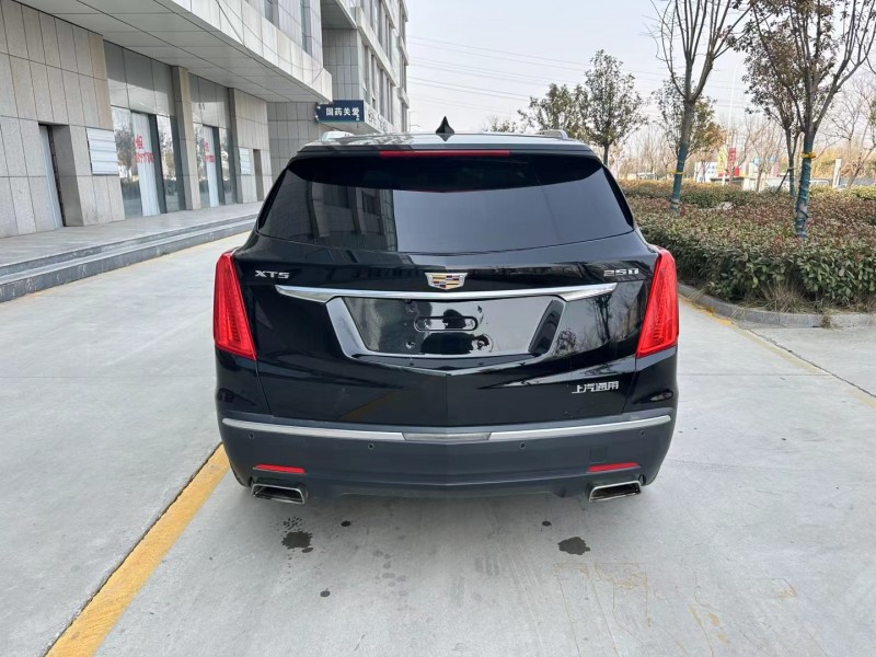 济宁19年凯迪拉克XT59