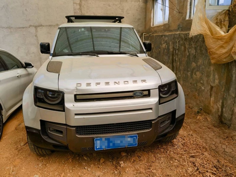 青岛21年路虎卫士1