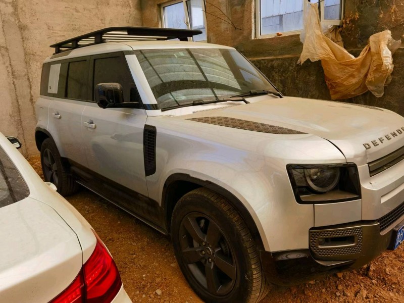 青岛21年路虎卫士2