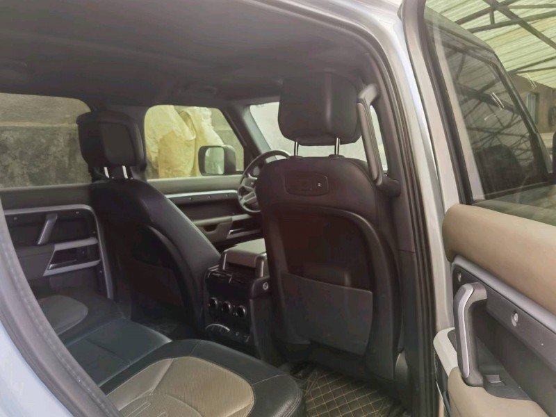 青岛21年路虎卫士4