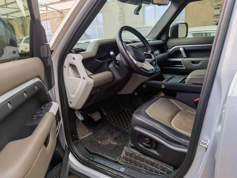 青岛21年路虎卫士8