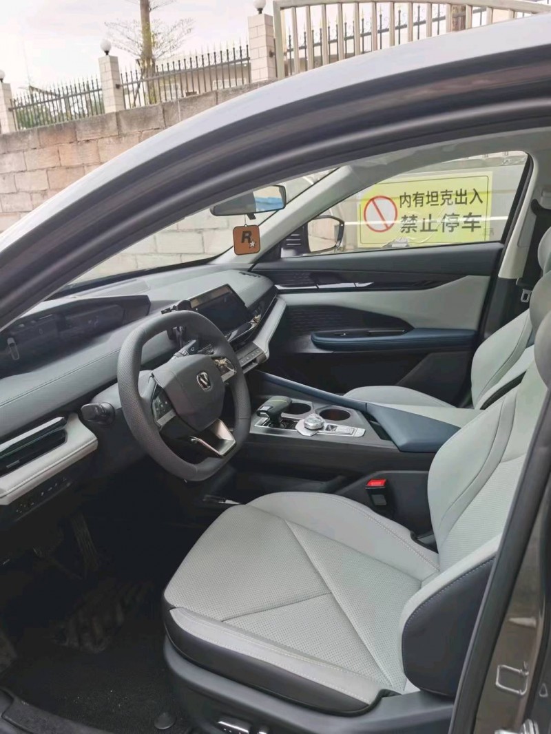 广州23年长安汽车UNI-V9