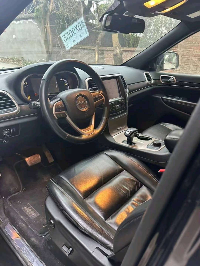 重庆15年Jeep大切诺基7