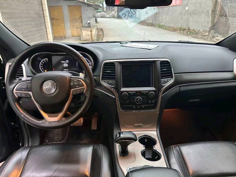 重庆15年Jeep大切诺基8