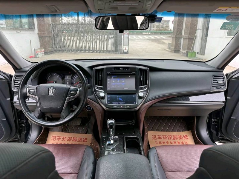 徐州19年丰田皇冠5