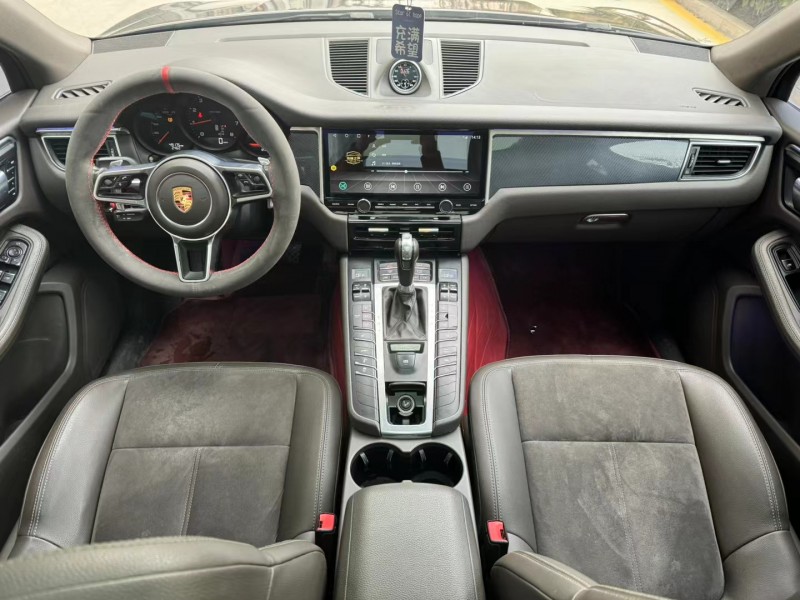 济宁17年保时捷Macan7