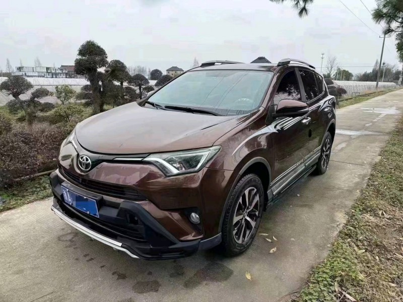嘉興17年豐田RAV4榮放1