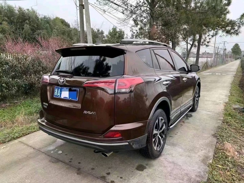 嘉興17年豐田RAV4榮放4