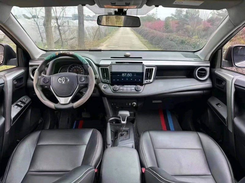 嘉興17年豐田RAV4榮放8