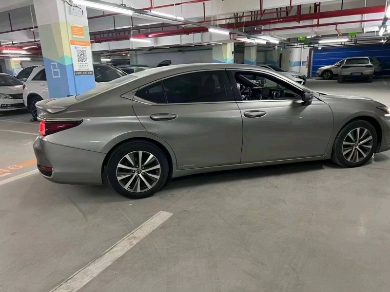 重庆19年雷克萨斯ES6