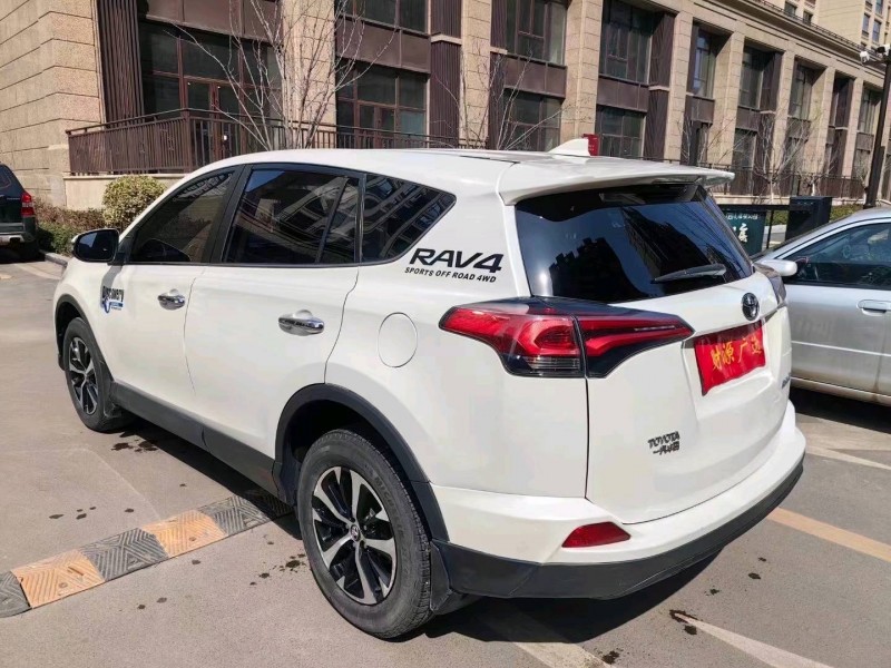 青岛18年丰田RAV4荣放3