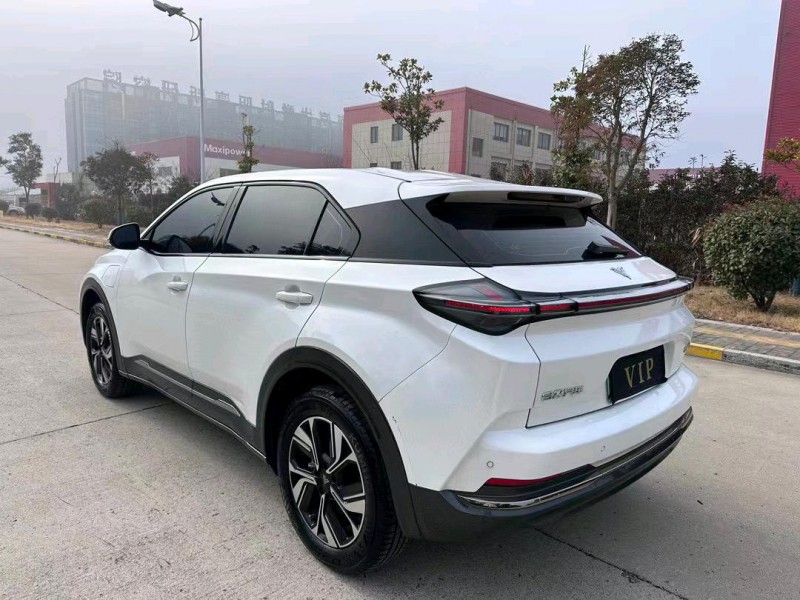 鹽城23年哪吒U8
