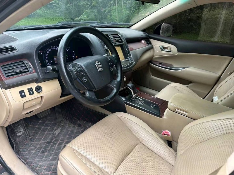 济南10年丰田皇冠6