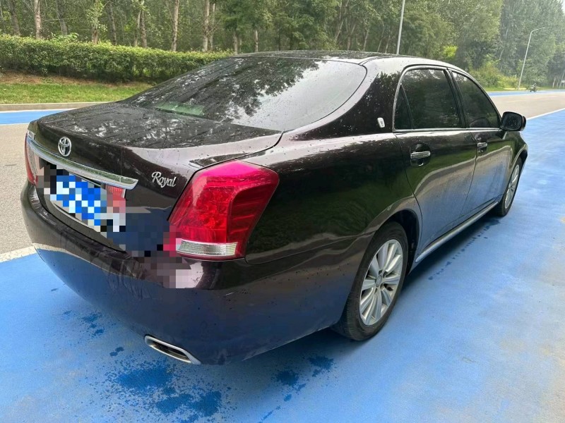 济南10年丰田皇冠8