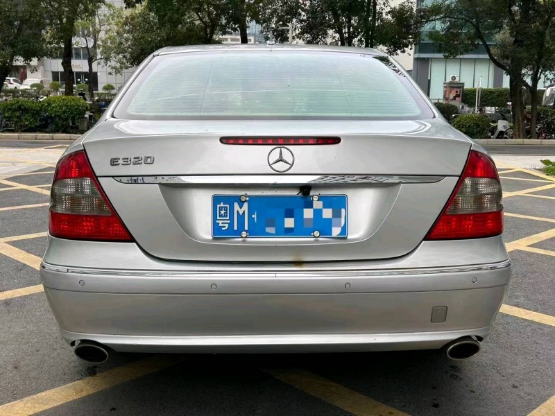 广州07年奔驰E8