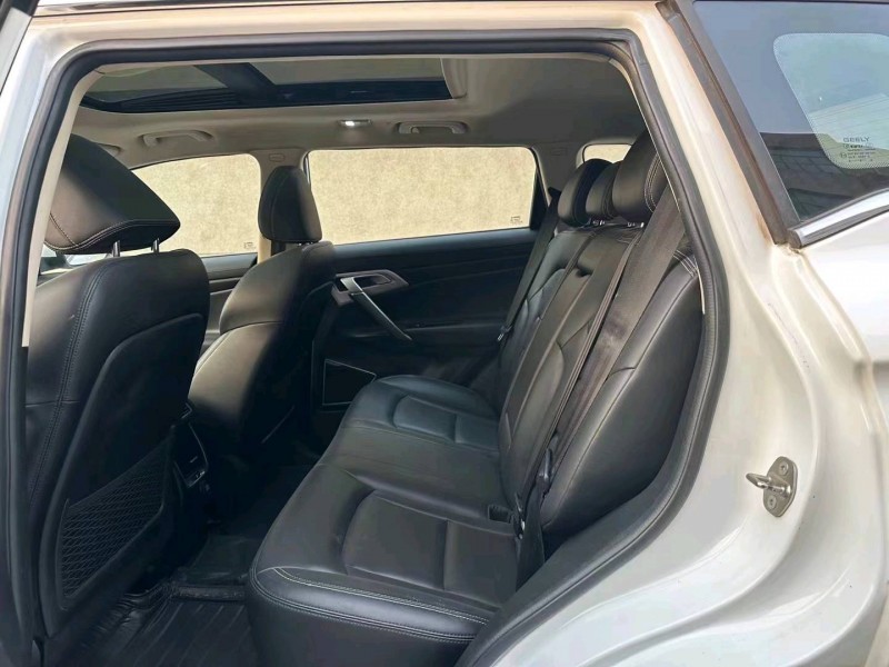 济南17年吉利博越5