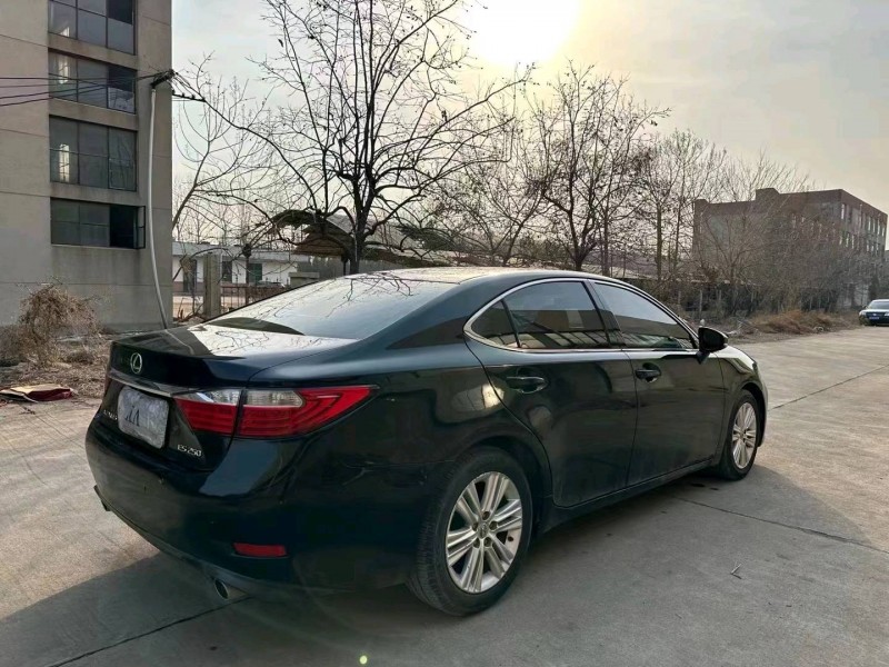 济南13年雷克萨斯ES8