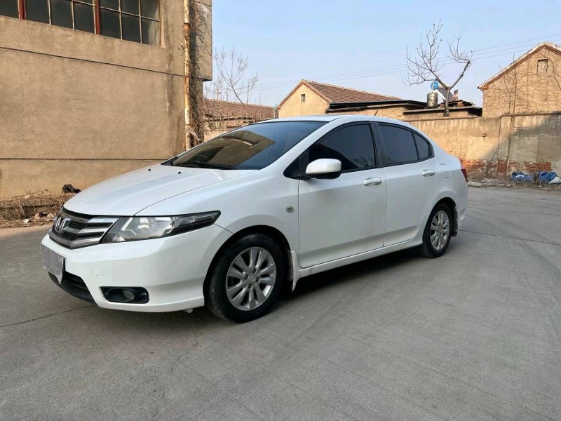 济南13年本田锋范2