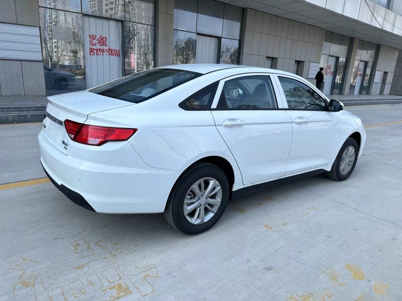 济宁23年吉利帝豪EV4