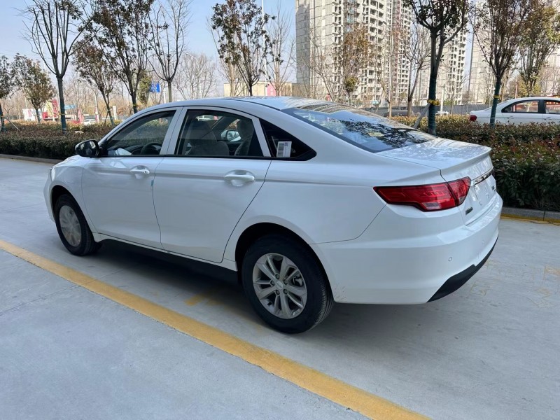 济宁23年吉利帝豪EV8