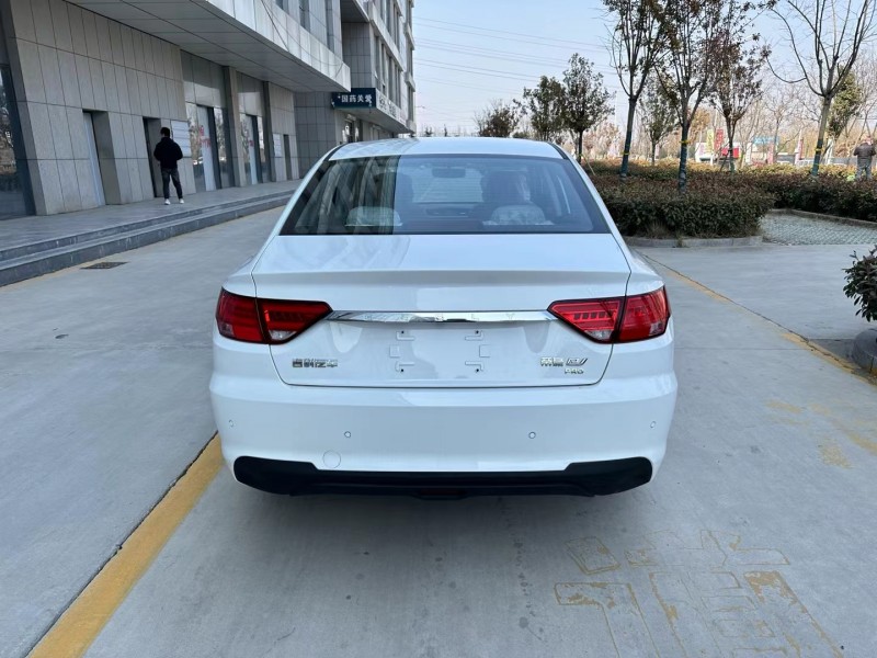 济宁23年吉利帝豪EV9