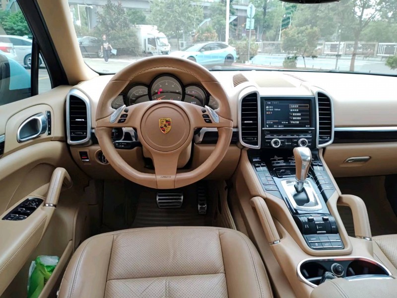 佛山11年保时捷卡宴9