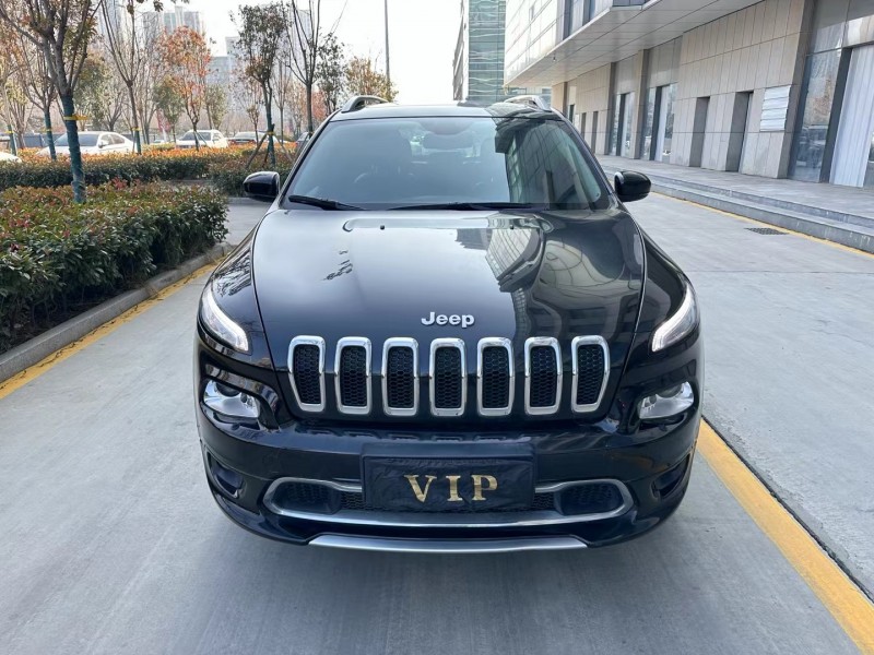 济宁18年Jeep自由光1