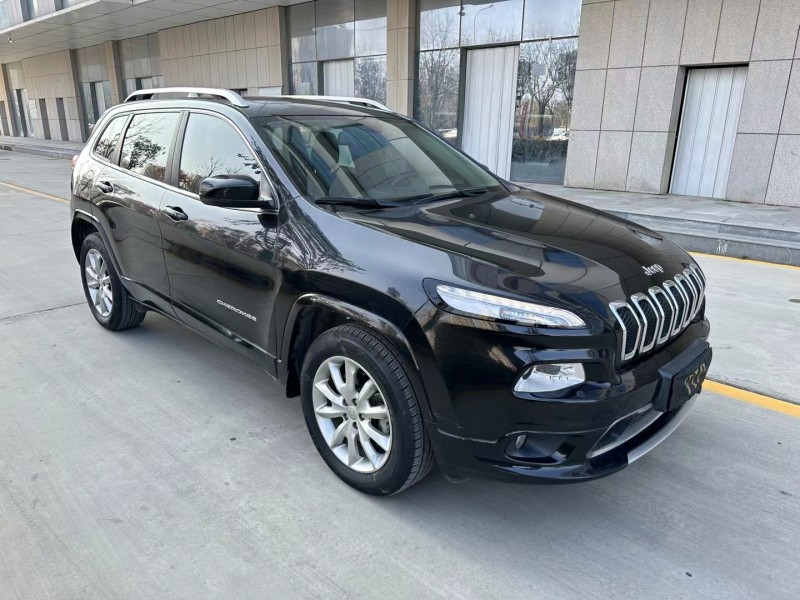 济宁18年Jeep自由光3