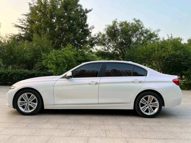 保定17年宝马3系8