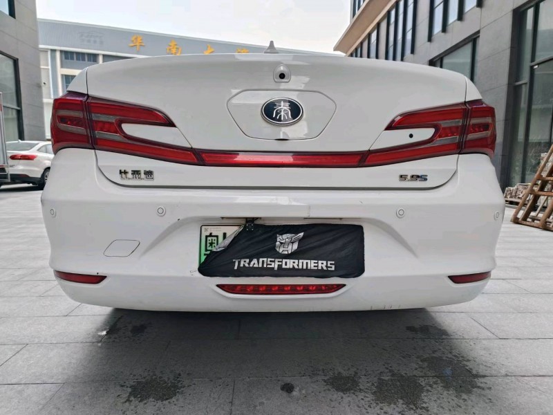 深圳17年比亚迪秦8