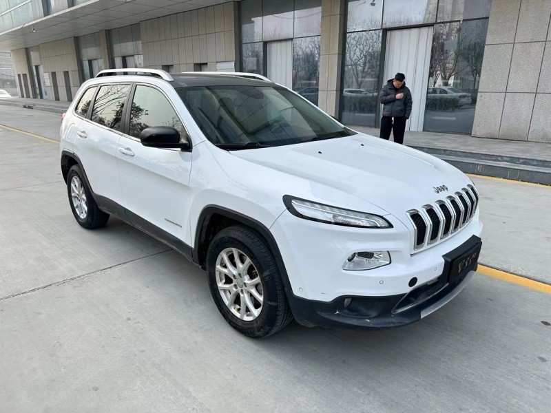 济宁18年Jeep自由光2