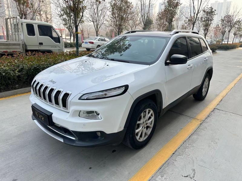 济宁18年Jeep自由光3