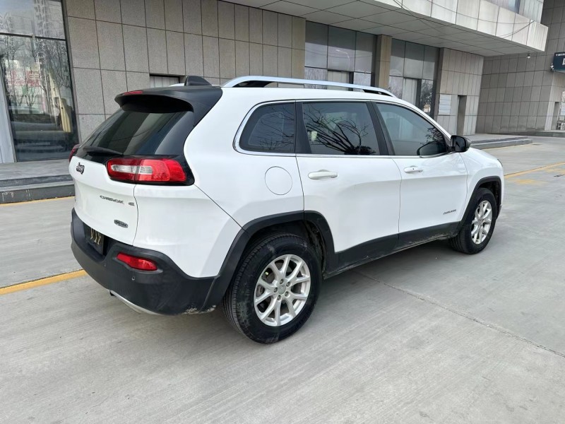 济宁18年Jeep自由光4