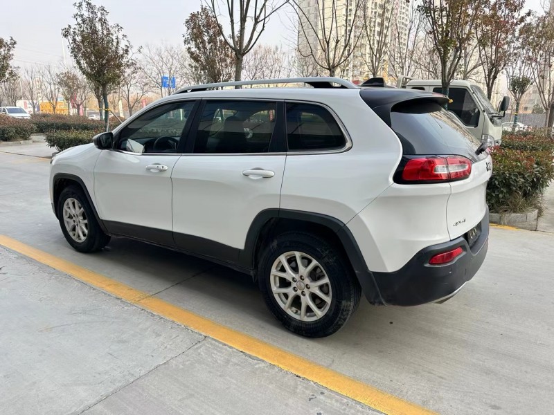 济宁18年Jeep自由光5