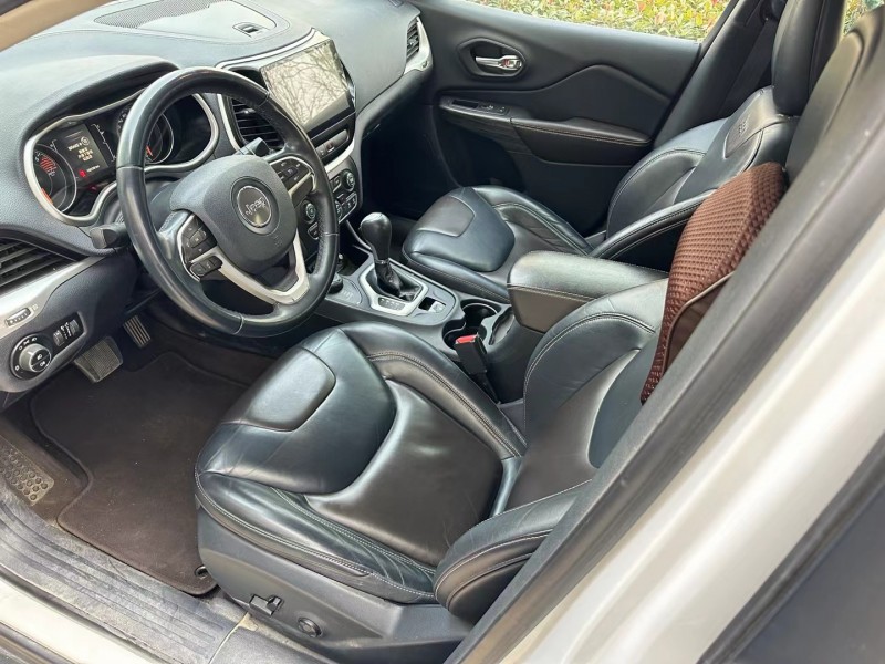 济宁18年Jeep自由光6