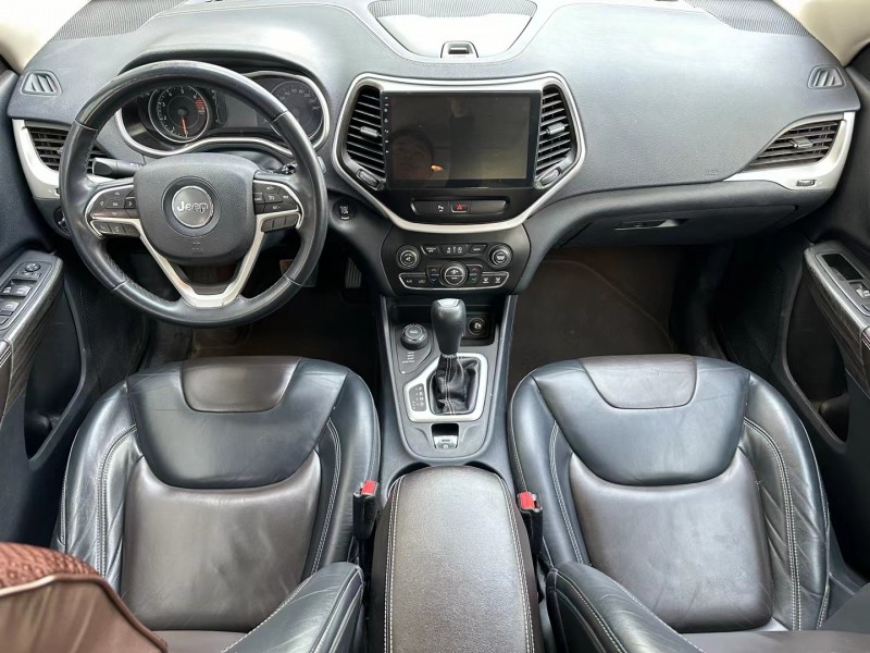 济宁18年Jeep自由光8