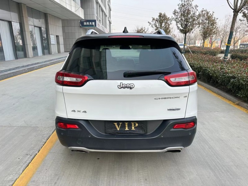 济宁18年Jeep自由光9