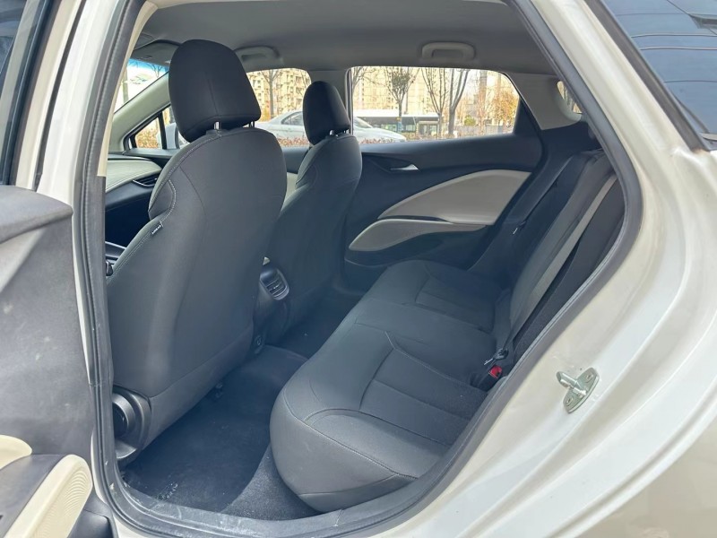 济宁21年别克微蓝5