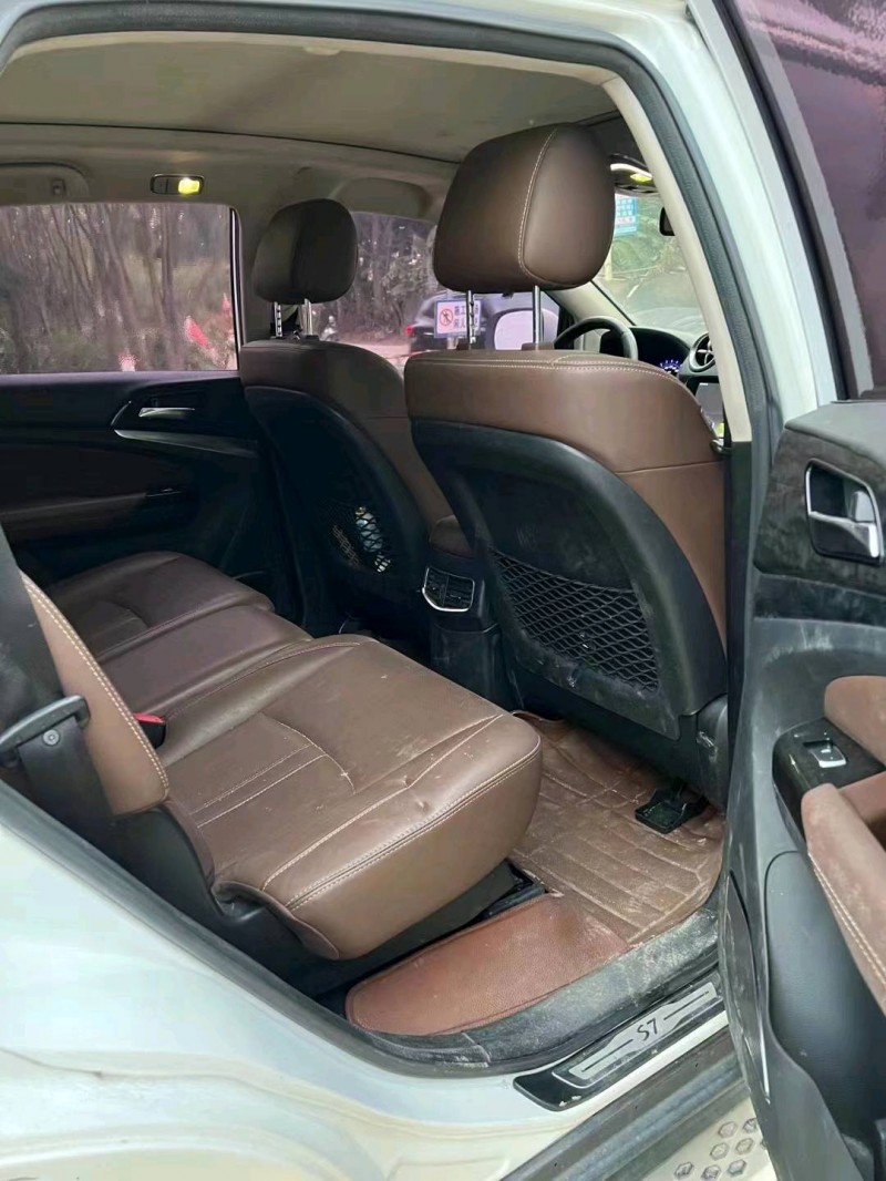 珠海17年比亚迪S74