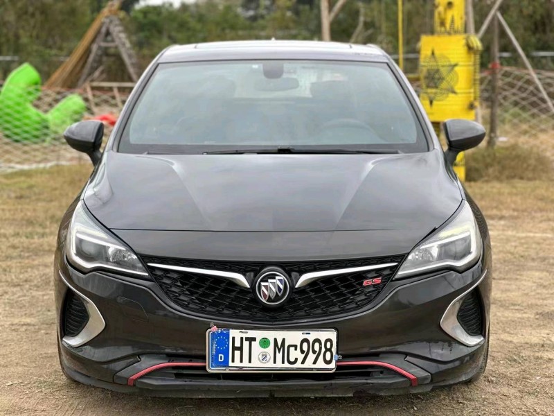 汕头18年别克威朗1