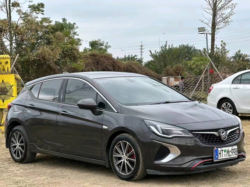 汕头18年别克威朗2